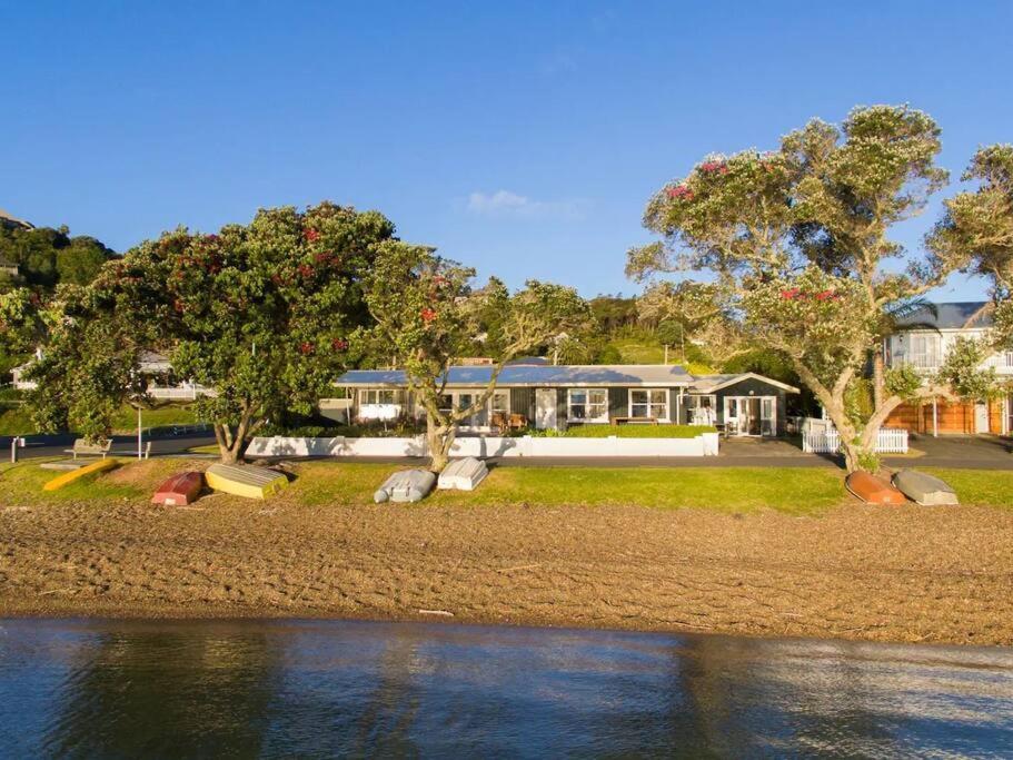 Last On The Strand, Russell - The Boathouse Exterior photo